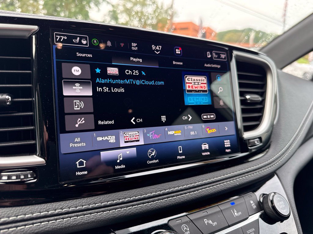New 2026 Chrysler Pacifica Select AWD/4WD image 32
