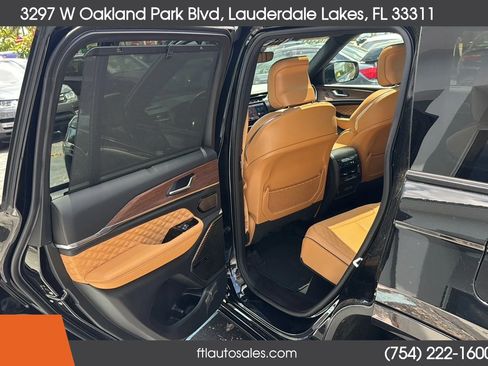 Used 2022 Jeep Grand Cherokee Summit w/ Luxury Tech Group V AWD/4WD image 30