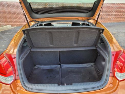 Used 2013 Hyundai Veloster w/ Style Pkg image 10