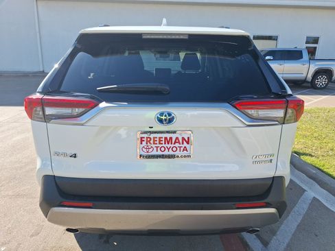 Used 2022 Toyota RAV4 Limited image 5