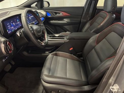 Used 2025 Chevrolet Equinox EV RS w/ LPO, All-Weather Mat Package FWD image 9