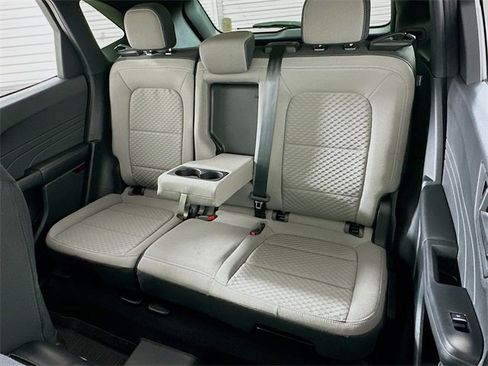 Used 2022 Ford Escape SE w/ SE Sport Appearance Package image 9