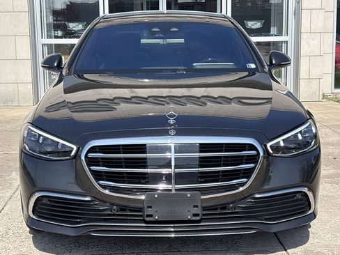 Used 2022 Mercedes-Benz S 580 4MATIC Sedan w/ Rear Seat Package image 18