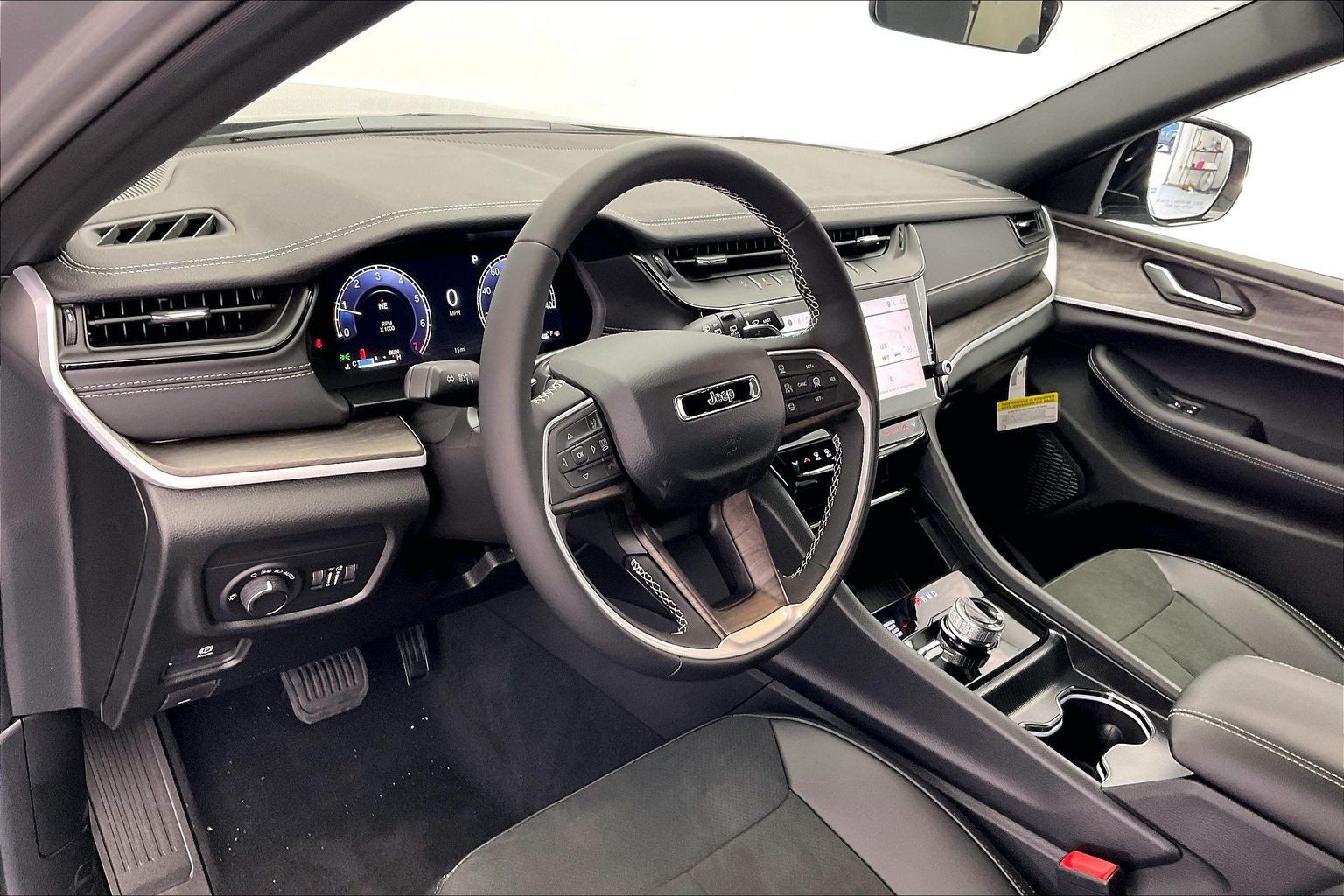 New 2027 Jeep Grand Cherokee 4WD image 4