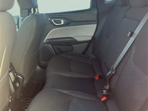 Used 2024 Jeep Compass Sport image 23