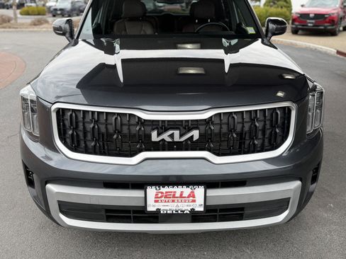 Used 2023 Kia Telluride EX w/ EX Captain's Chair Package AWD/4WD image 2