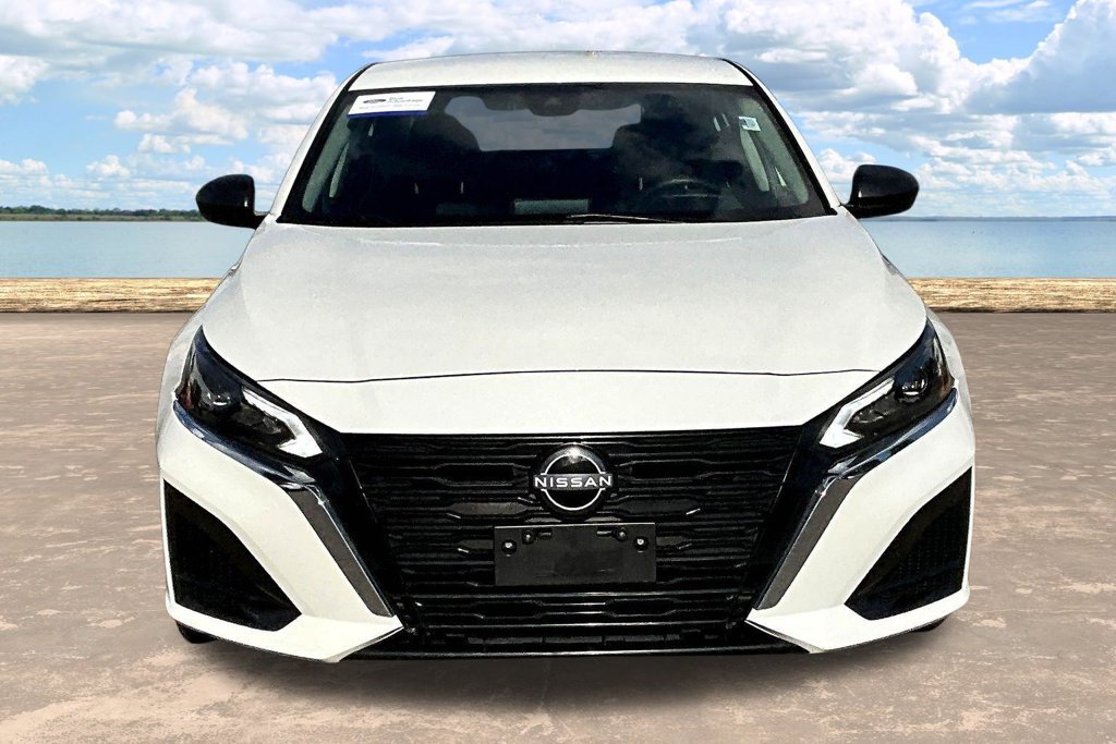 Used 2025 Nissan Altima 2.5 SV AWD/4WD image 2