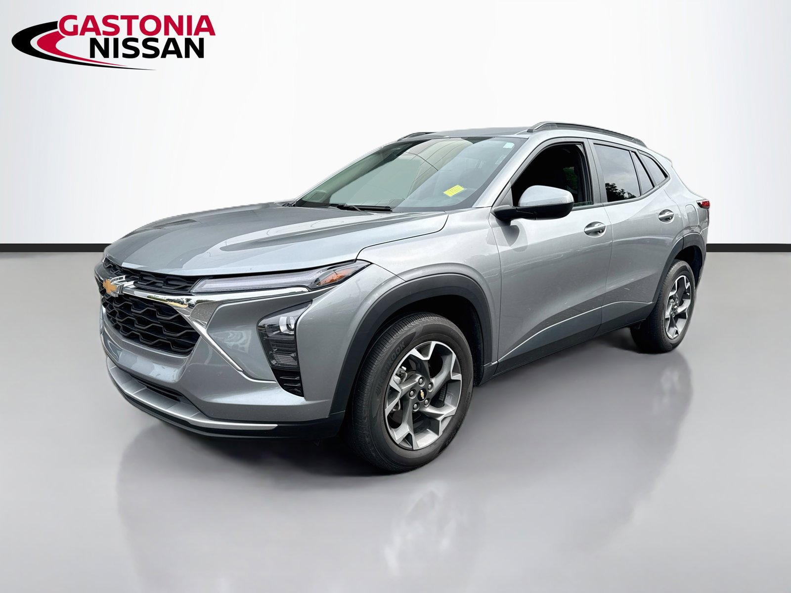 Used 2025 Chevrolet Trax LT w/ Driver Confidence Package FWD image 3