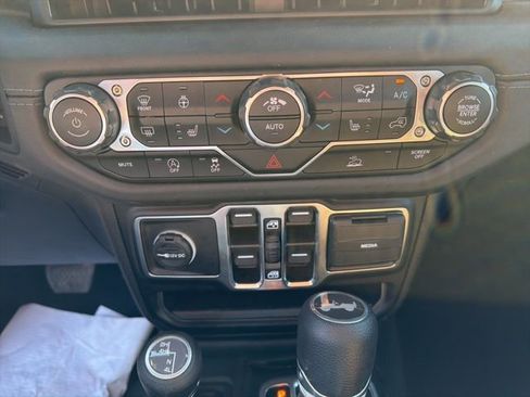 Used 2024 Jeep Wrangler Sahara image 26