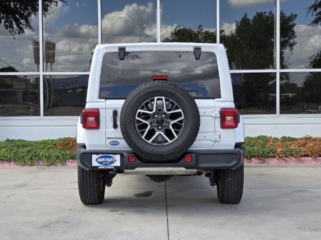 Used 2026 Jeep Wrangler Unlimited Sahara AWD/4WD image 6