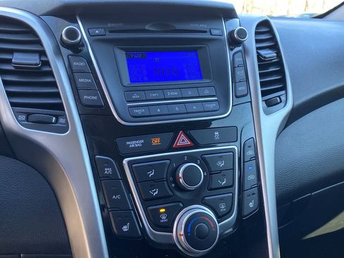 Used 2016 Hyundai Elantra GT image 32