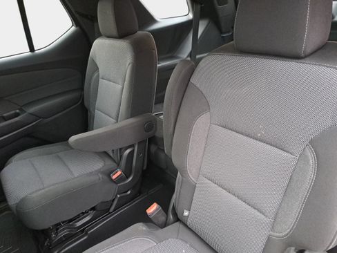 Used 2022 Chevrolet Traverse LT FWD image 16