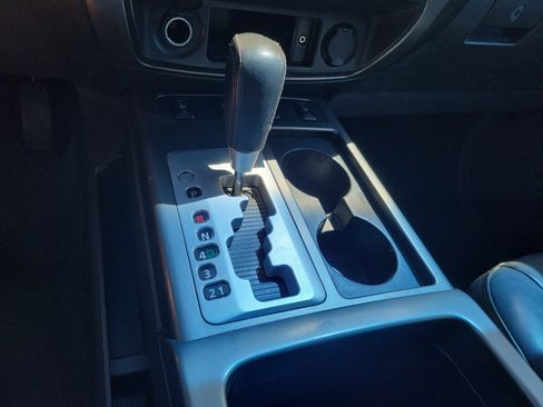 Used 2011 Nissan Armada Platinum w/ 2nd Row Captain Seat Pkg RWD image 30