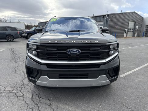 Used 2025 Ford Expedition Max Platinum w/ Driver's Package image 9