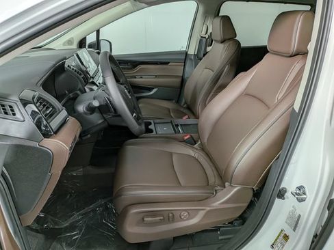 New 2026 Honda Odyssey Touring image 18