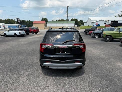 Used 2023 GMC Acadia SLT w/ Technology Package FWD image 4
