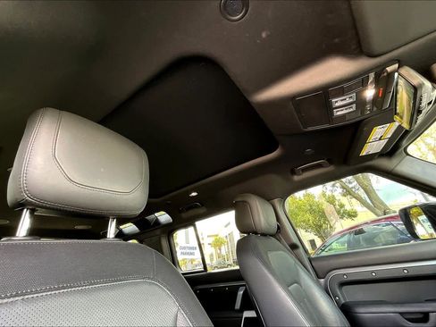 Used 2022 Land Rover Defender 110 X-Dynamic HSE image 13