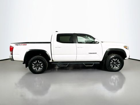 Certified 2017 Toyota Tacoma TRD Off-Road w/ Tow Package (A/T) image 8