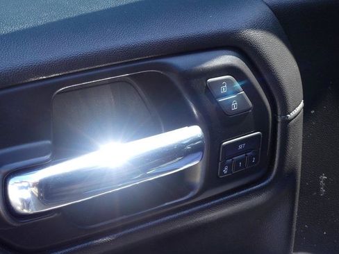 Used 2022 Chevrolet Silverado 1500 High Country w/ Technology Package AWD/4WD image 10