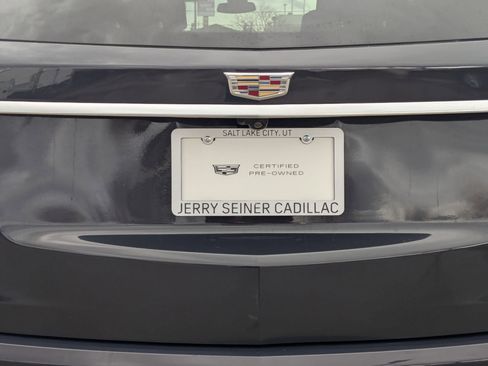 Used 2025 Cadillac XT6 Premium Luxury image 14