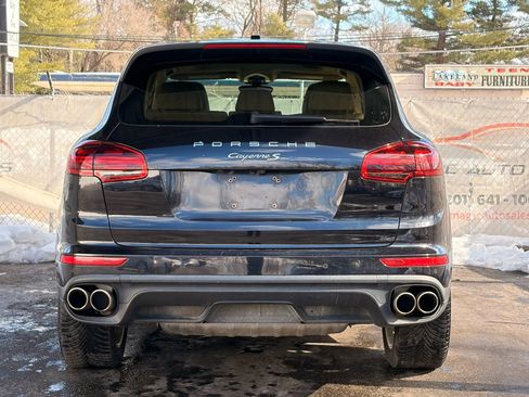 Used 2015 Porsche Cayenne S image 10