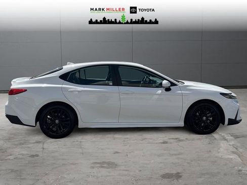 Used 2025 Toyota Camry SE image 6