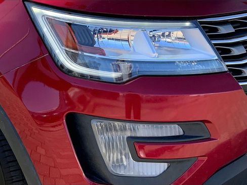 Used 2017 Ford Explorer XLT w/ Equipment Group 202A image 30