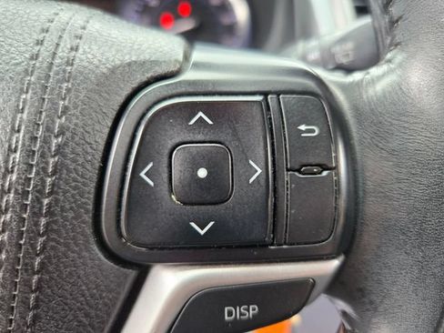 Used 2015 Toyota Highlander Plus FWD image 30