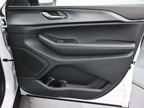 New 2025 Jeep Grand Cherokee Laredo X w/ Luxury Tech Group I image 18