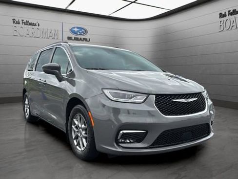 Used 2021 Chrysler Pacifica Touring w/ Cold Weather Group FWD image 2