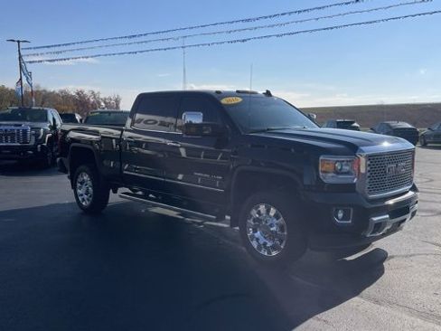 Used 2016 GMC Sierra 2500 Denali w/ Driver Alert Package image 8