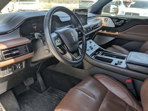 Used 2023 Lincoln Aviator Reserve w/ Equipment Group 201A image 10