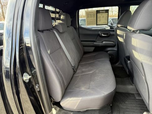 Used 2016 Toyota Tacoma TRD Sport image 36