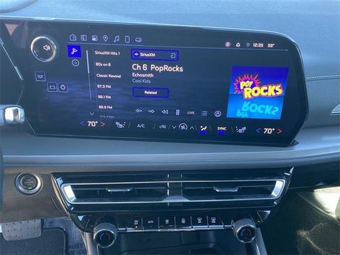 Certified 2025 Chevrolet Traverse LT image 11