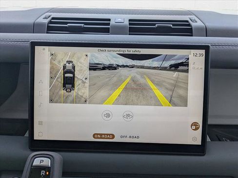 New 2025 Land Rover Defender 110 X-Dynamic SE image 13