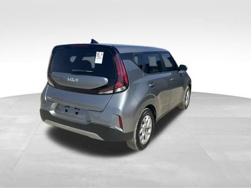 Used 2024 Kia Soul LX w/ Option Group 015 FWD image 3