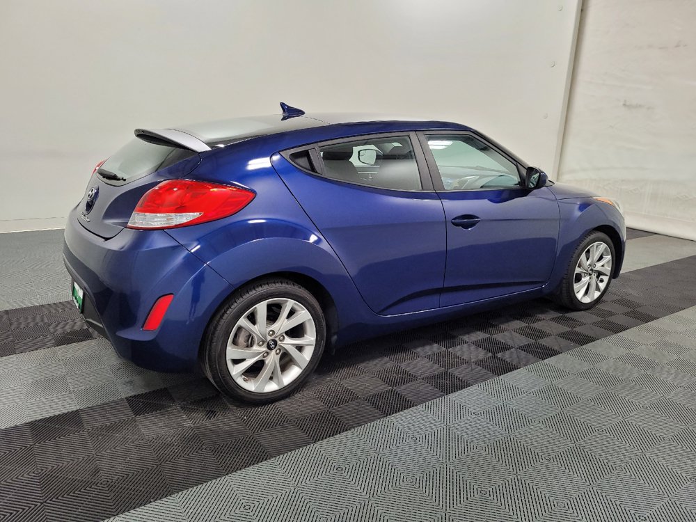 Used 2017 Hyundai Veloster FWD image 10