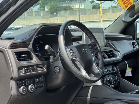 Used 2023 Chevrolet Suburban Z71 w/ Z71 Off-Road Package AWD/4WD image 12