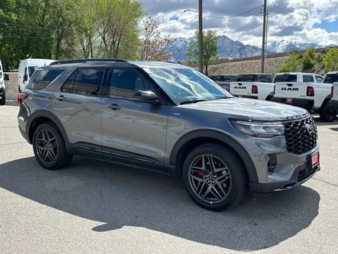 Used 2025 Ford Explorer ST-Line w/ ST-Line Street Pack AWD/4WD image 10