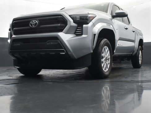 Used 2024 Toyota Tacoma SR5 w/ SR5 Upgrade Package image 34