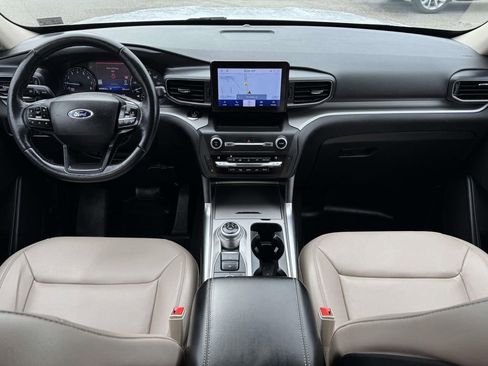 Used 2020 Ford Explorer XLT w/ Equipment Group 202A image 2