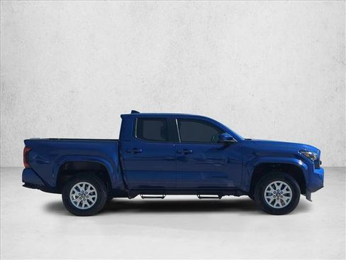 Used 2025 Toyota Tacoma SR5 image 4