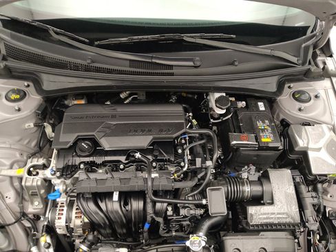 Used 2025 Hyundai Elantra Limited FWD image 30