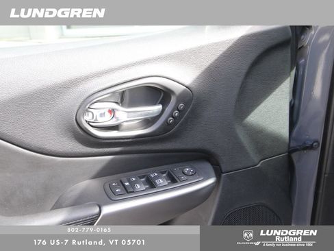 Used 2021 Jeep Cherokee Limited w/ Mopar Interior Package AWD/4WD image 19
