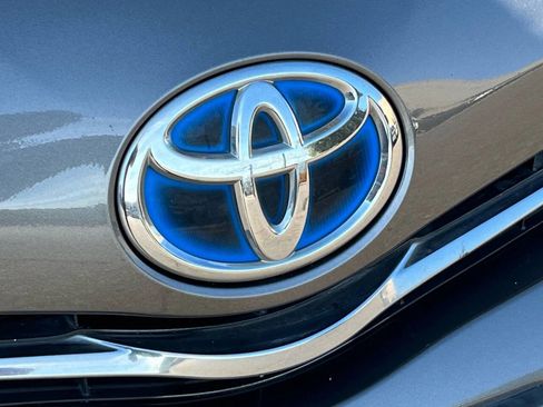 Used 2012 Toyota Prius V Two image 3