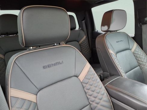 Used 2023 GMC Canyon Denali image 16
