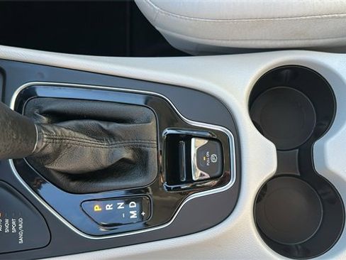 Used 2021 Jeep Cherokee Limited w/ Elite Package image 14