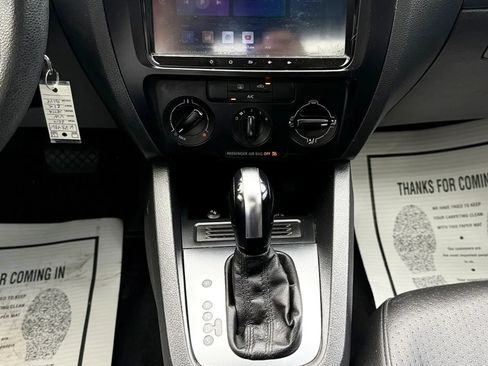 Used 2014 Volkswagen Jetta SE FWD image 17