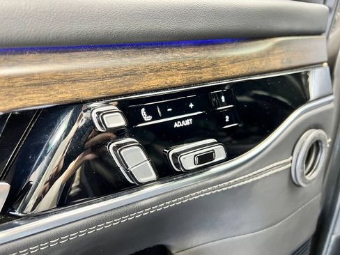 Used 2023 Jeep Grand Wagoneer Series II AWD/4WD image 29
