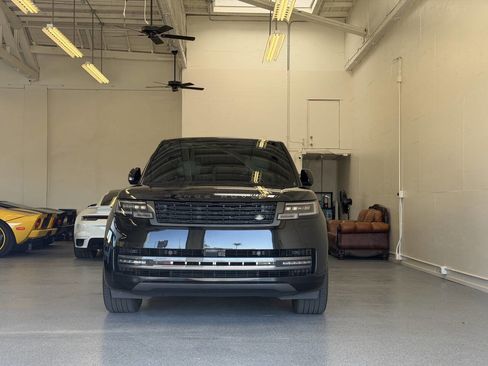 Used 2024 Land Rover Range Rover Autobiography image 3
